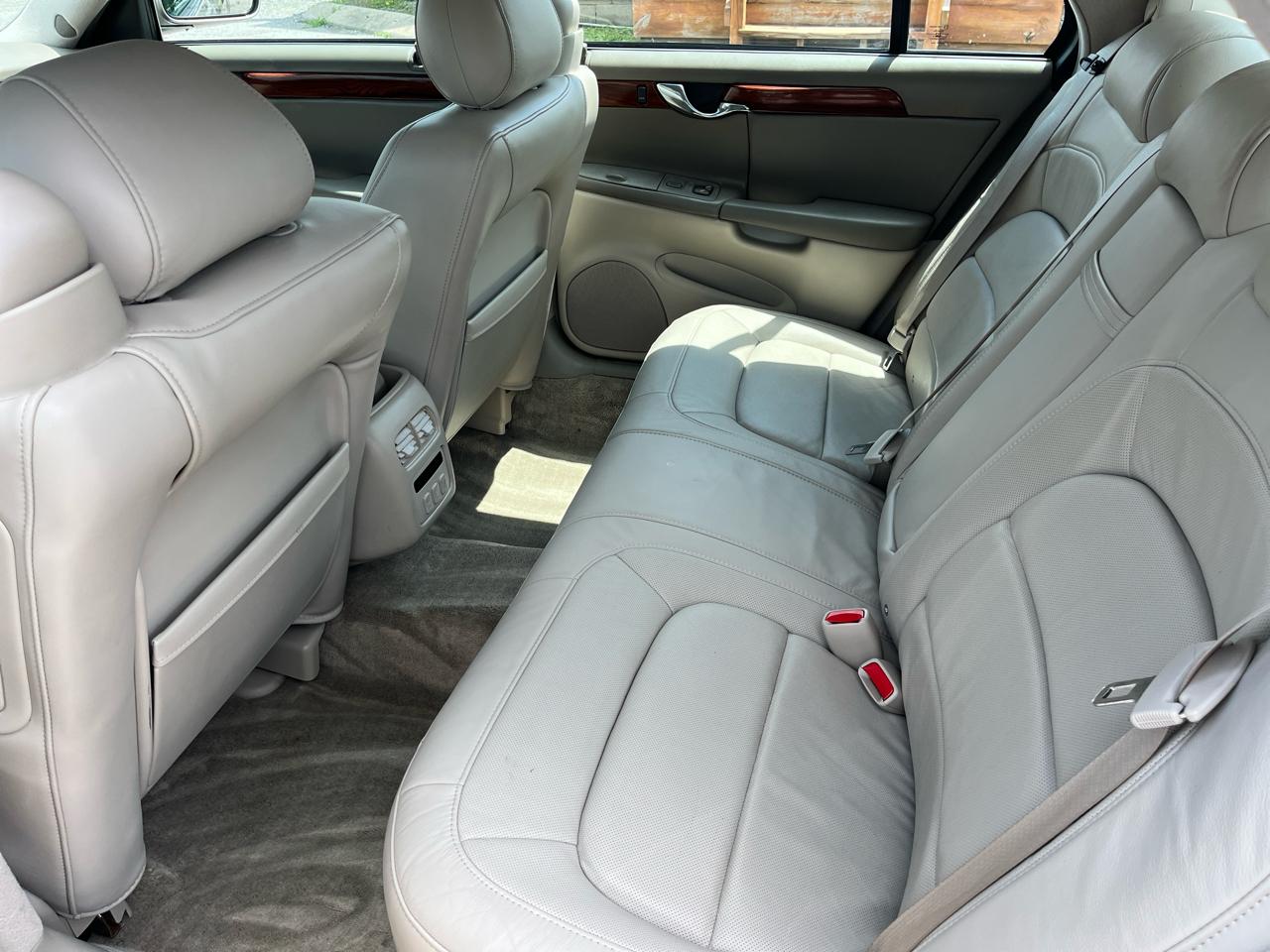 Cadillac DeVille 4dr Sdn 2004