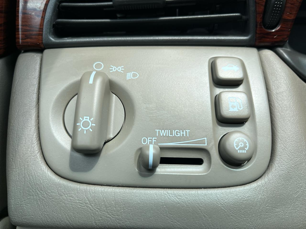 Cadillac DeVille 4dr Sdn 2004