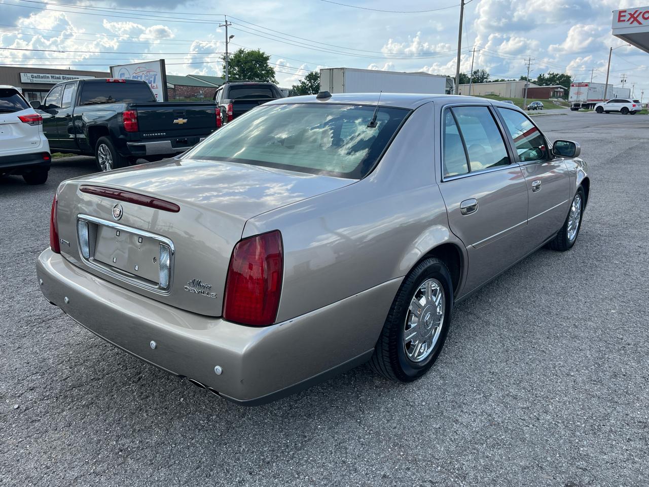 Cadillac DeVille 4dr Sdn 2004
