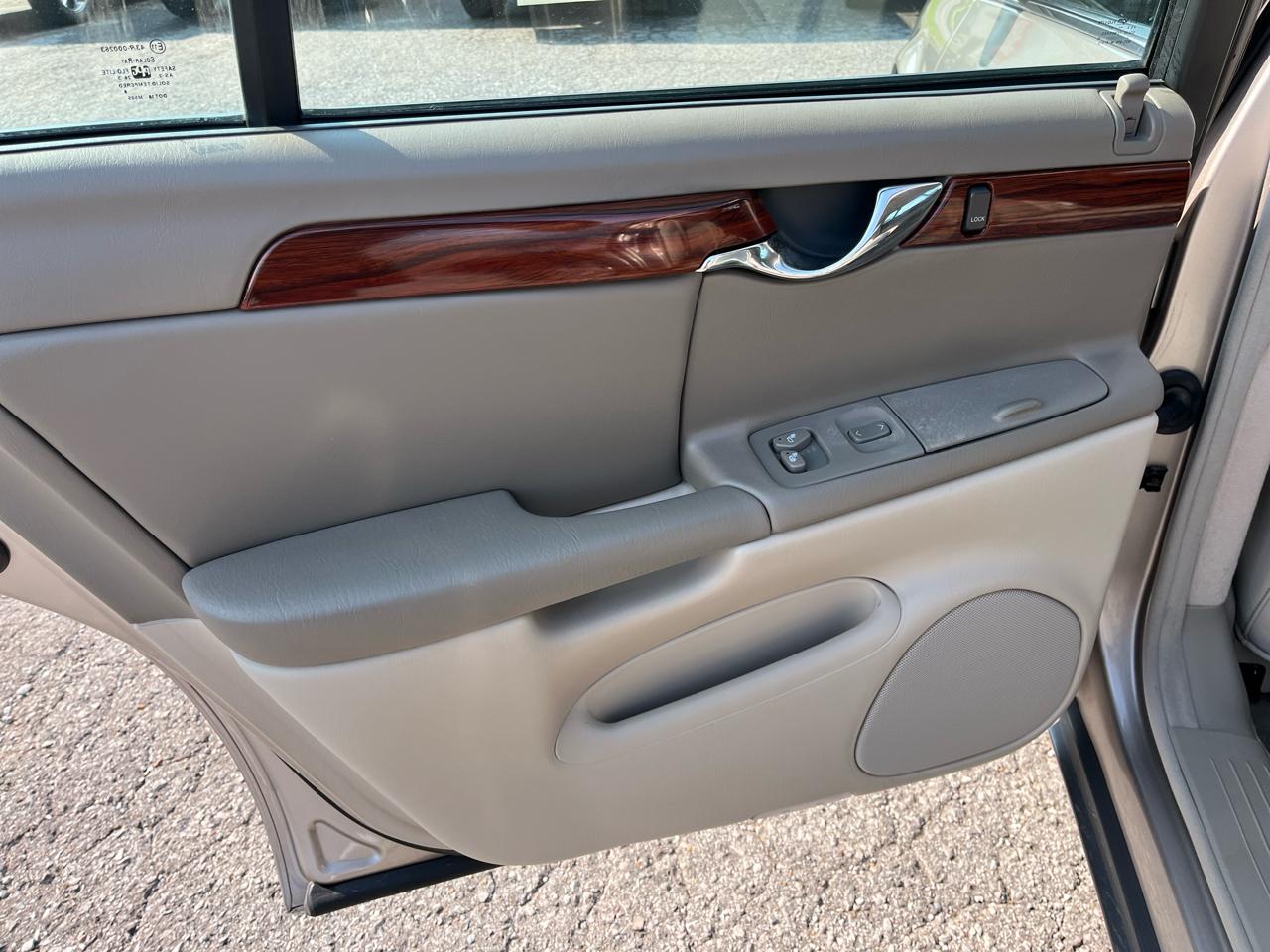 Cadillac DeVille 4dr Sdn 2004