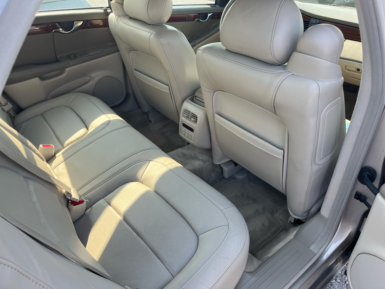 Cadillac DeVille 4dr Sdn 2004
