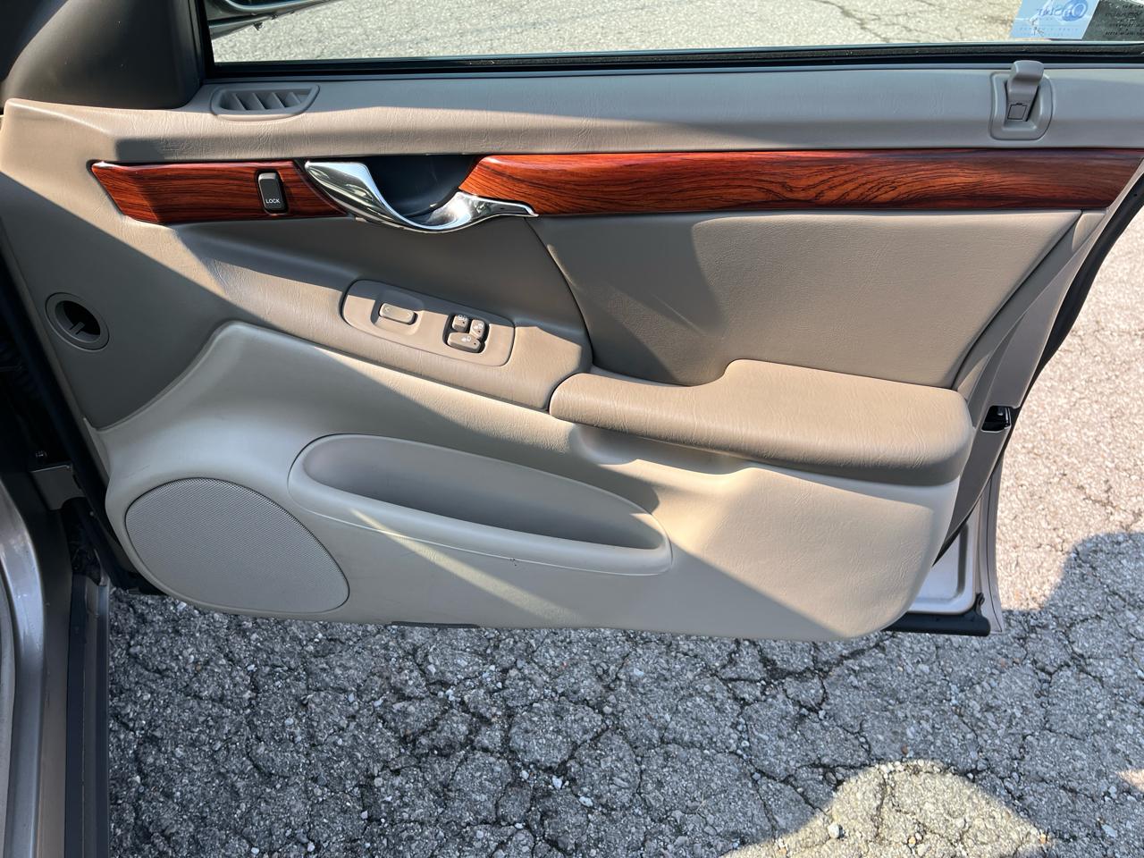 Cadillac DeVille 4dr Sdn 2004