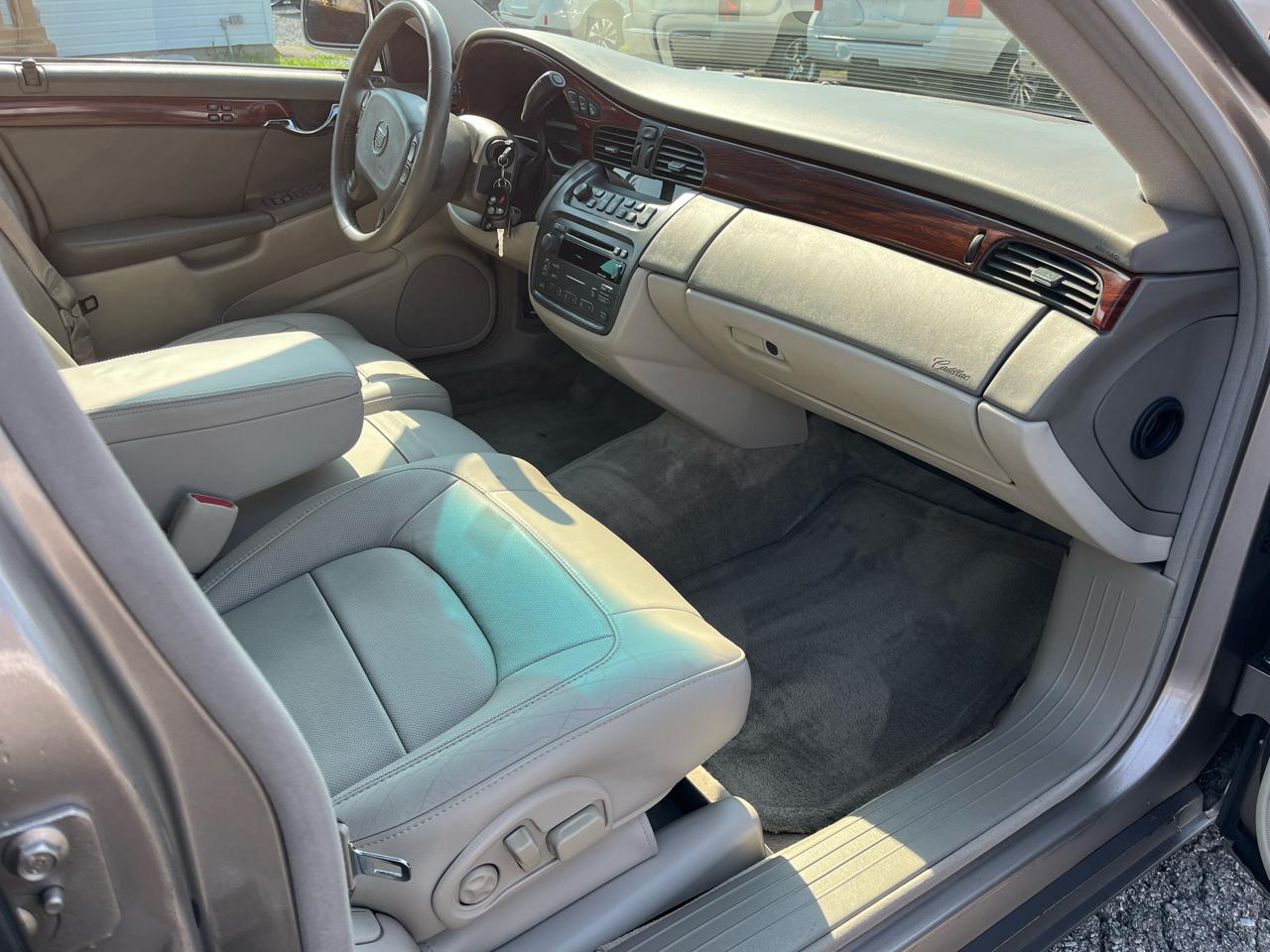 Cadillac DeVille 4dr Sdn 2004