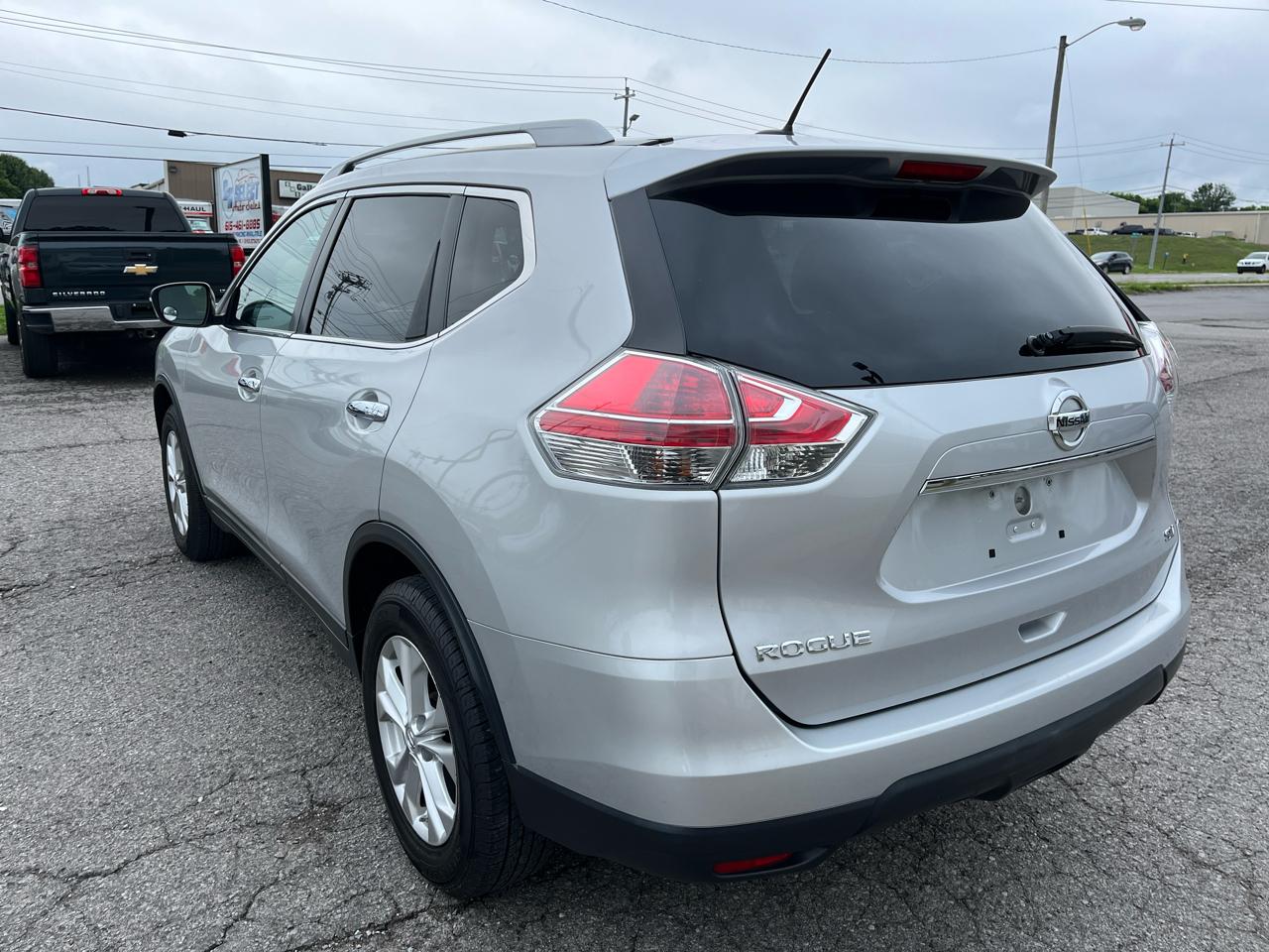Nissan Rogue FWD 4dr SV 2015
