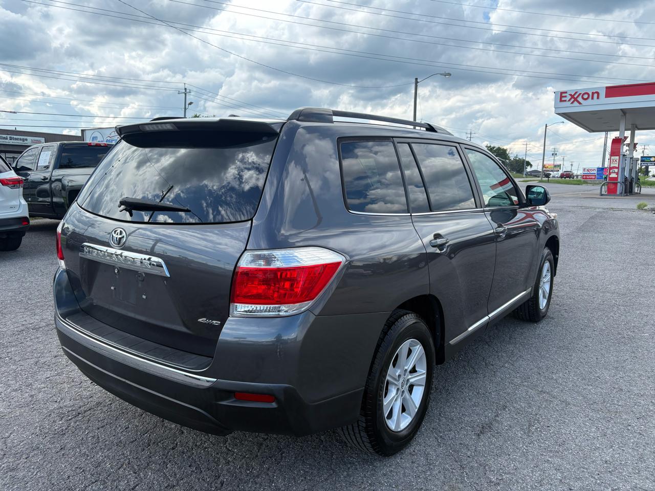 Toyota Highlander 4WD 4dr V6 (Natl) 2013