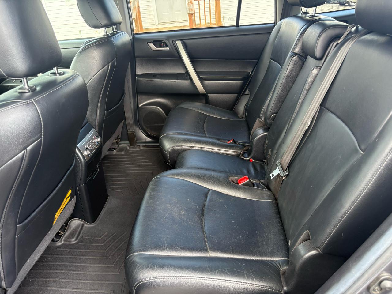 Toyota Highlander 4WD 4dr V6 (Natl) 2013