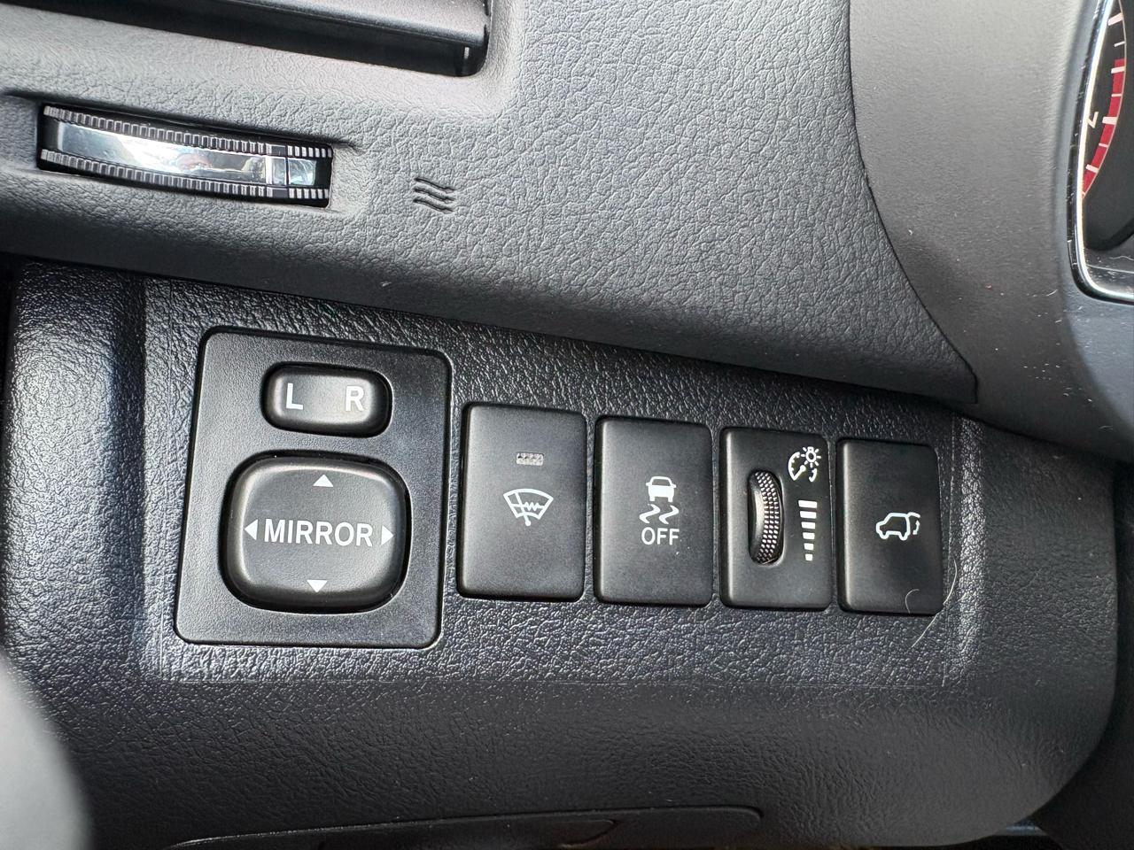 Toyota Highlander 4WD 4dr V6 (Natl) 2013