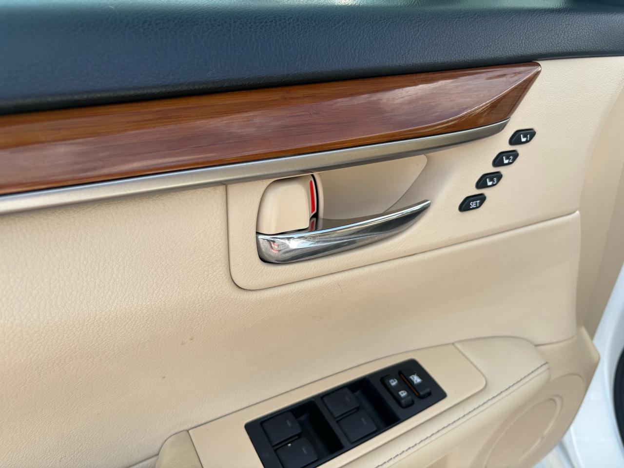 Lexus ES 300h 4dr Sdn Hybrid 2013