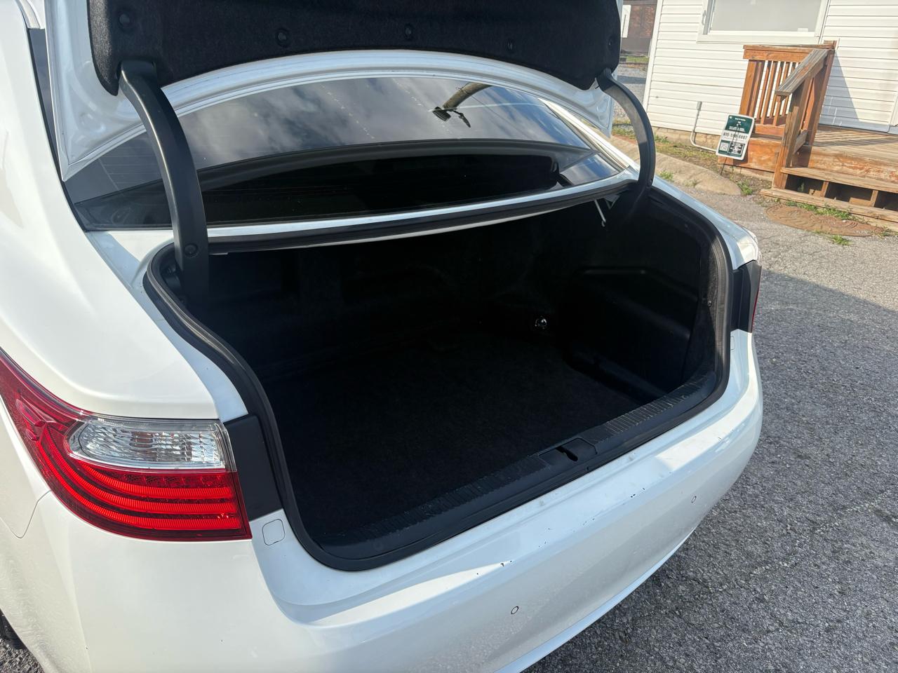 Lexus ES 300h 4dr Sdn Hybrid 2013
