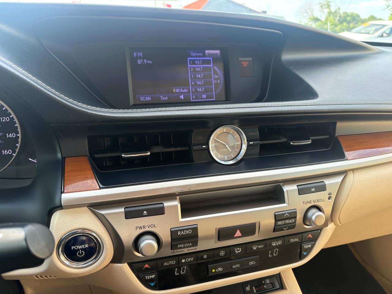Lexus ES 300h 4dr Sdn Hybrid 2013