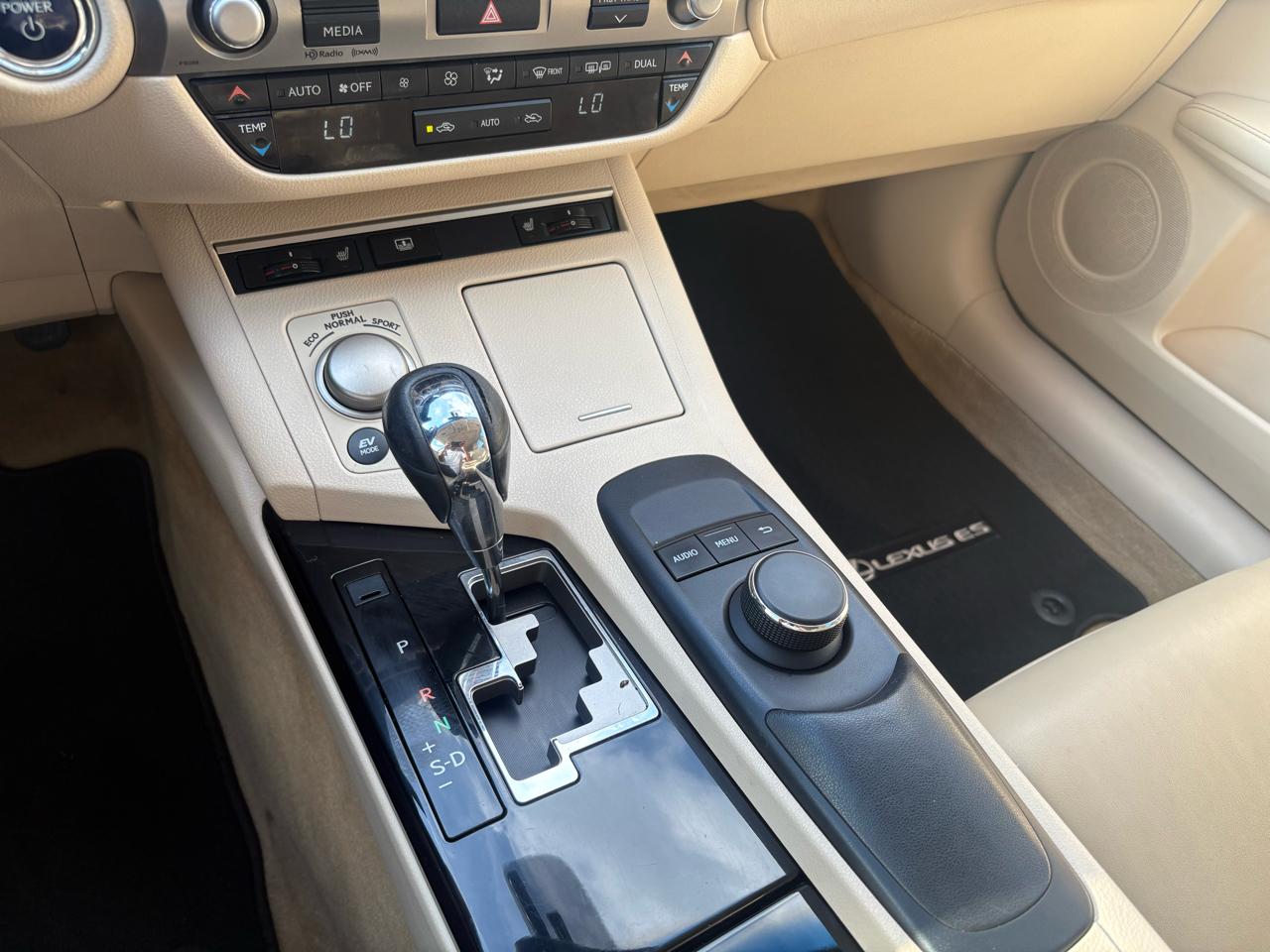 Lexus ES 300h 4dr Sdn Hybrid 2013