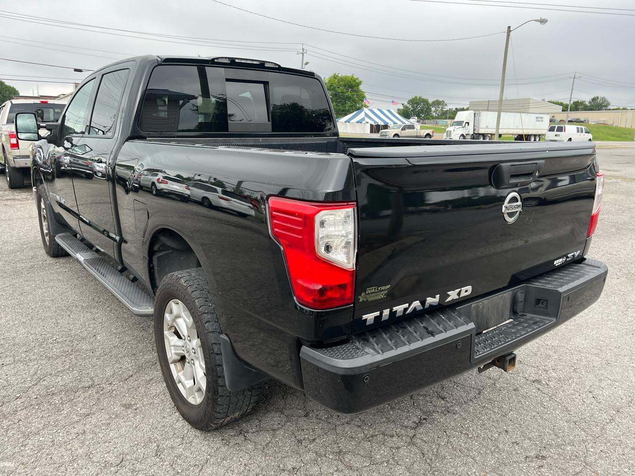 Nissan Titan XD 4x2 Gas Crew Cab SV 2017