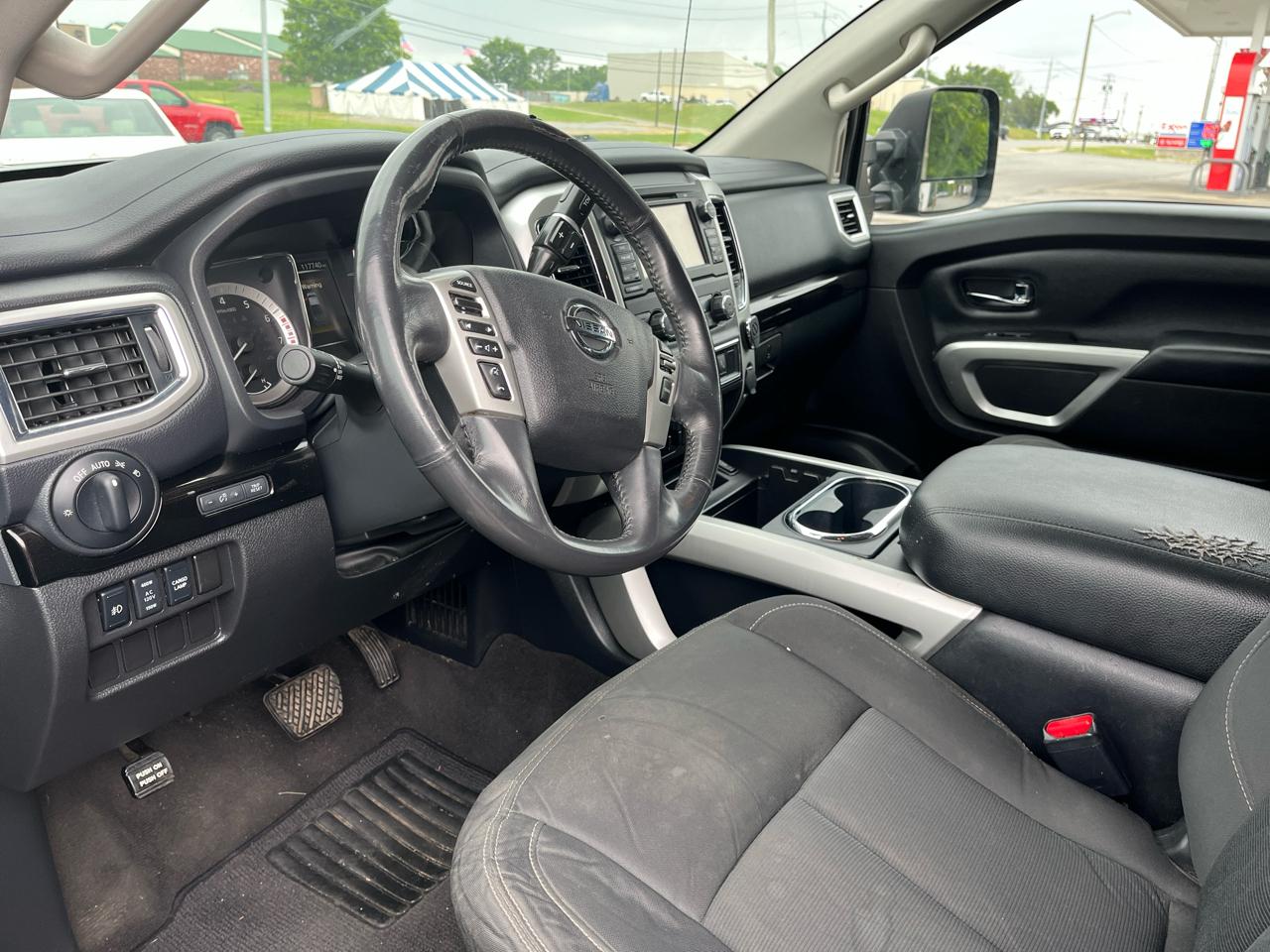 Nissan Titan XD 4x2 Gas Crew Cab SV 2017