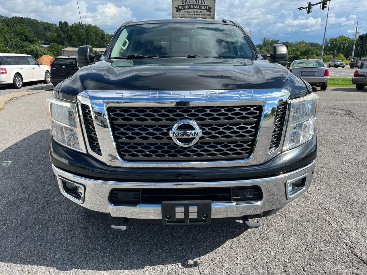 Nissan Titan XD 4x2 Gas Crew Cab SV 2017