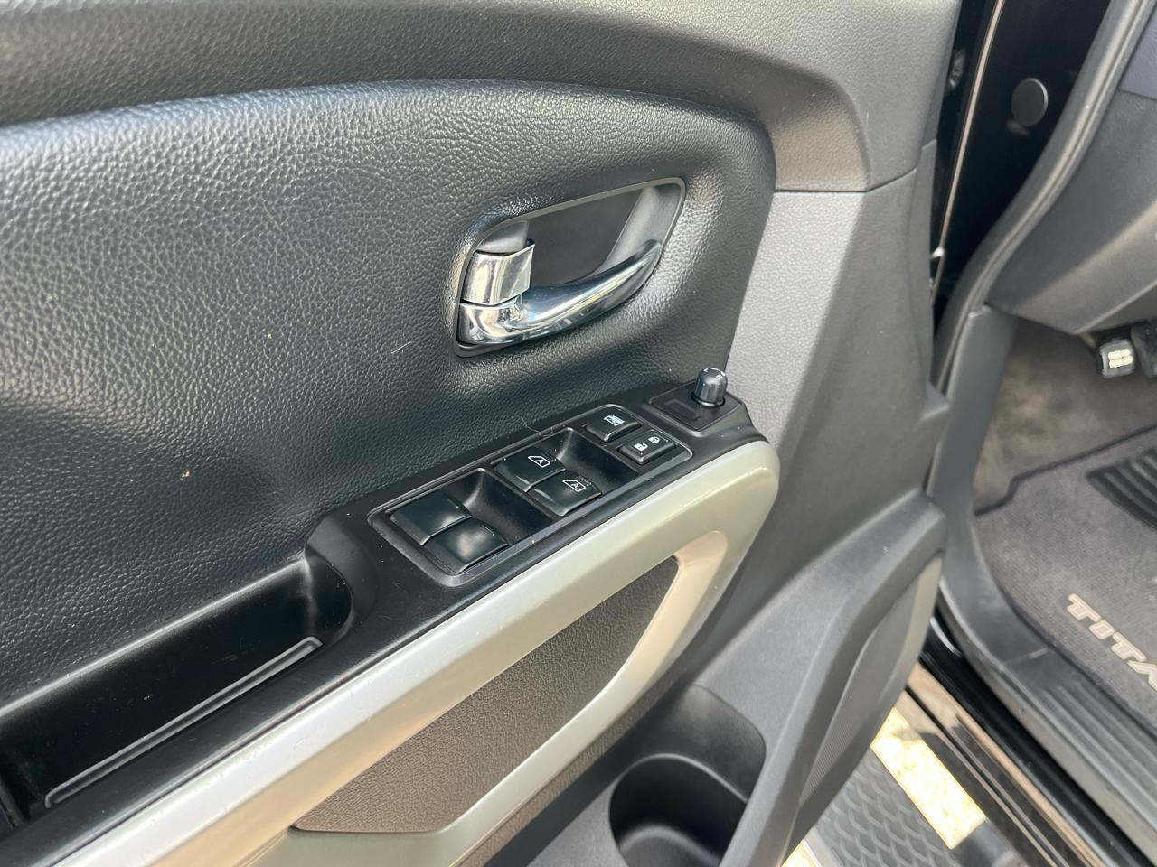 Nissan Titan XD 4x2 Gas Crew Cab SV 2017