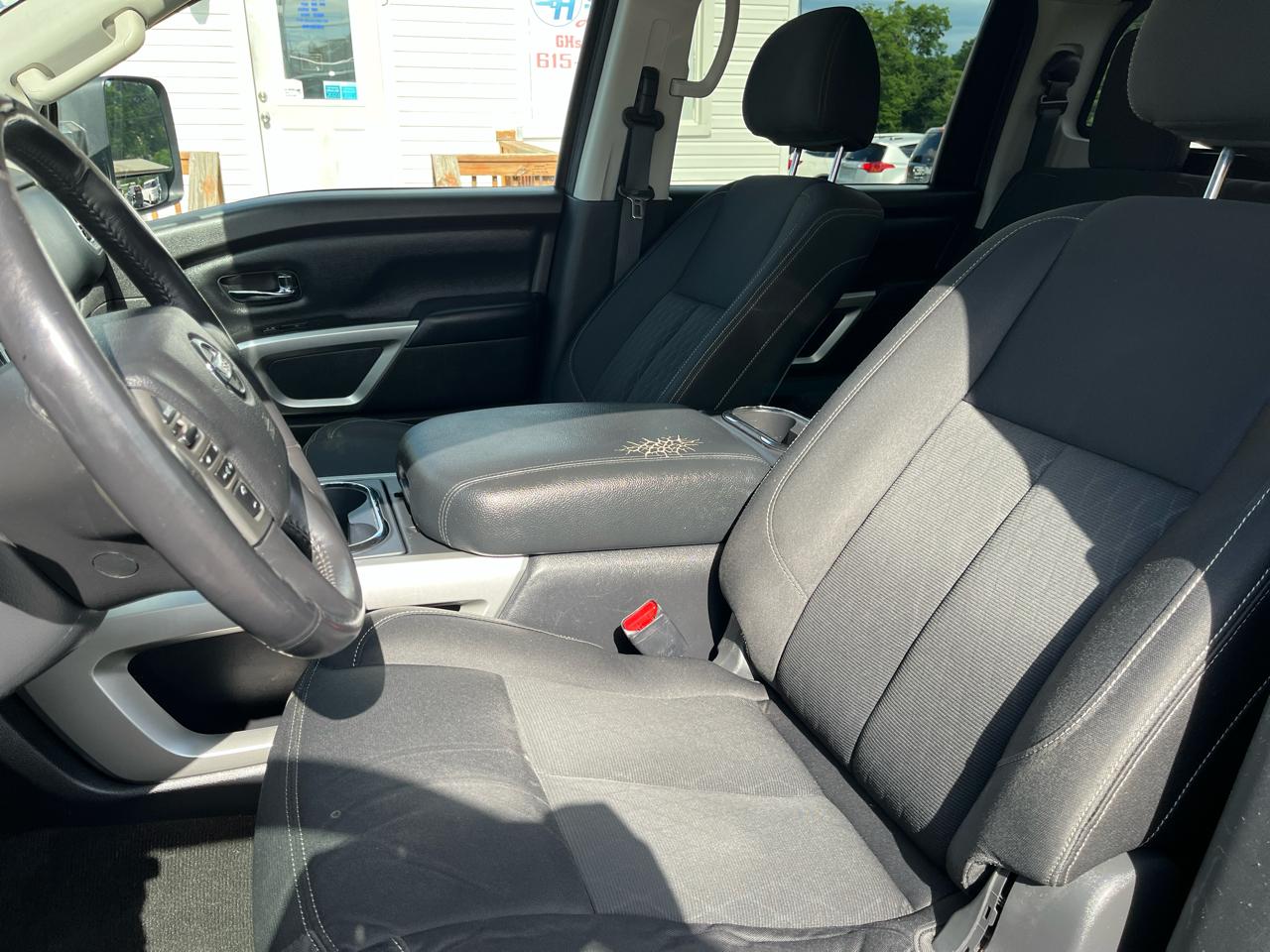 Nissan Titan XD 4x2 Gas Crew Cab SV 2017