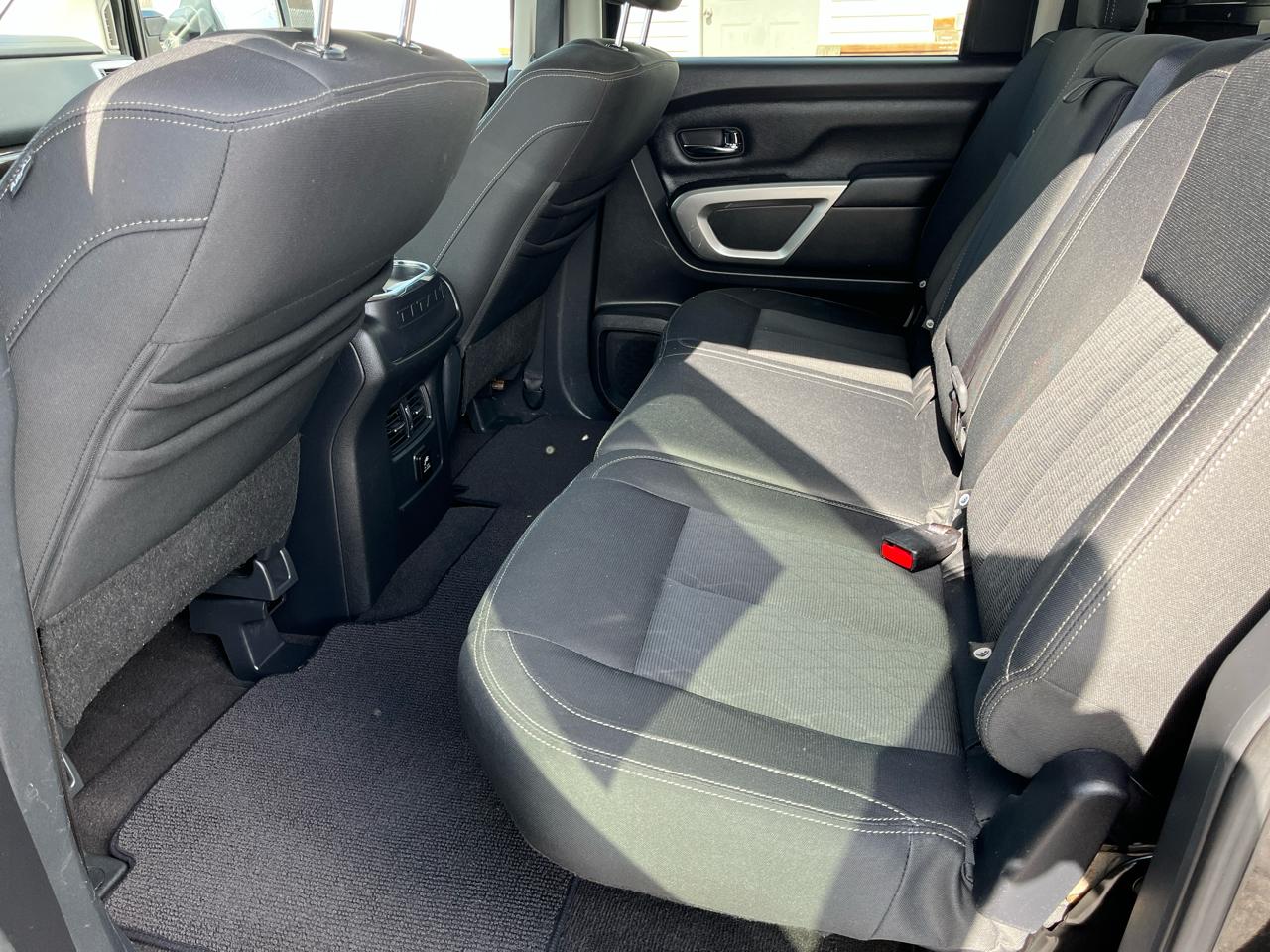 Nissan Titan XD 4x2 Gas Crew Cab SV 2017