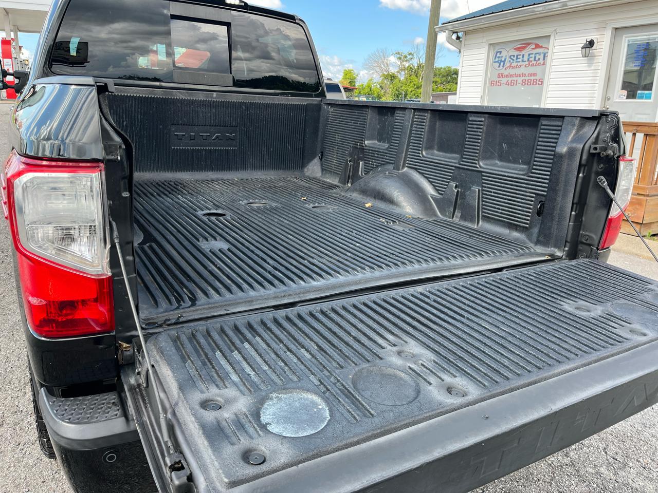 Nissan Titan XD 4x2 Gas Crew Cab SV 2017