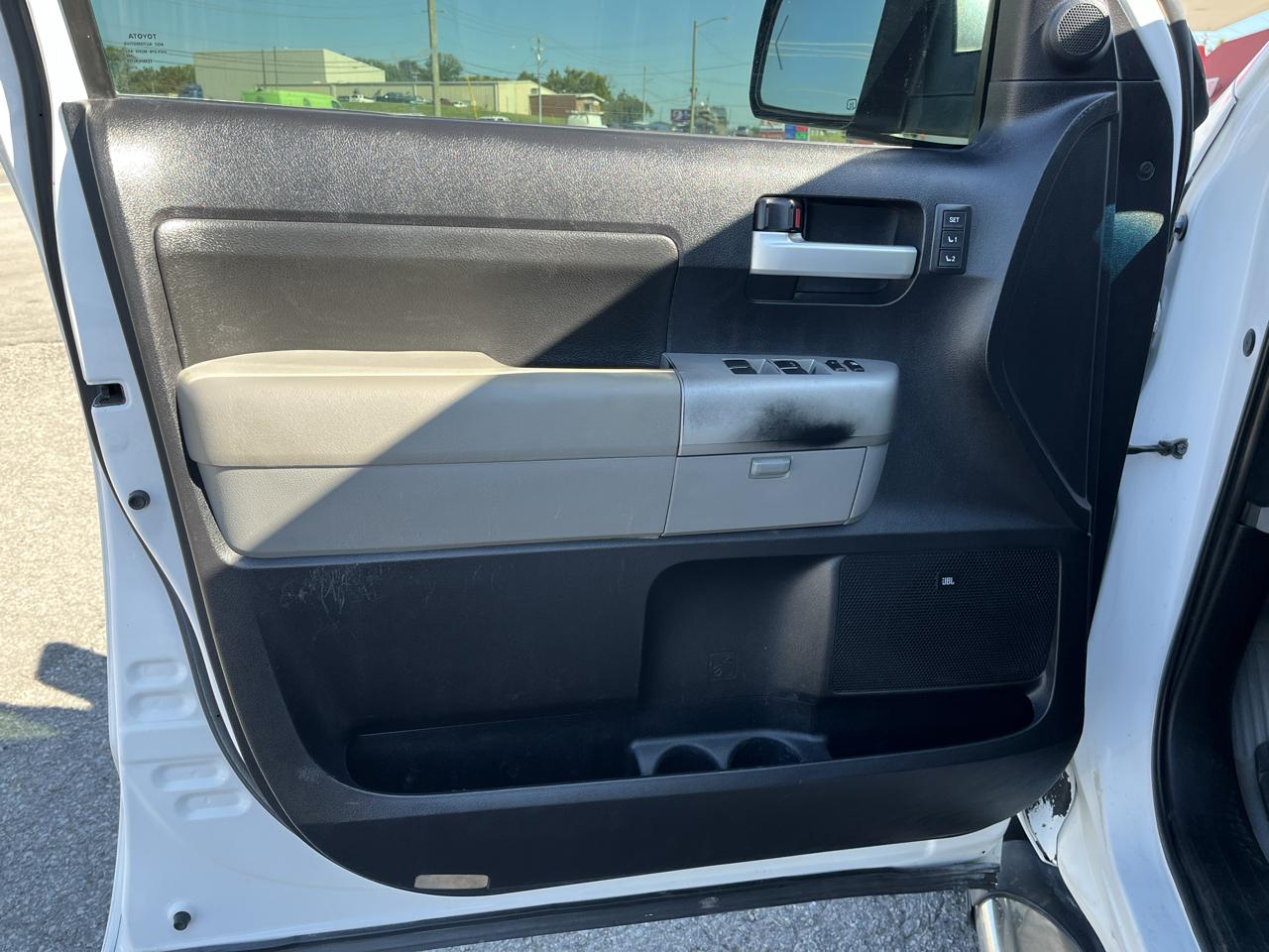 Toyota Tundra 4WD Truck CrewMax 5.7L V8 6-Spd AT LTD (Natl) 2008