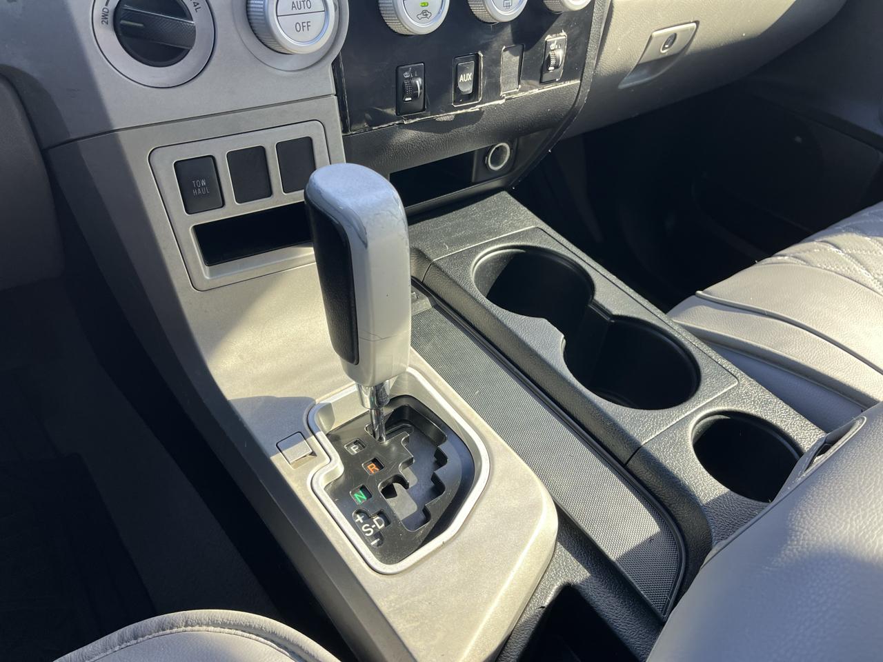 Toyota Tundra 4WD Truck CrewMax 5.7L V8 6-Spd AT LTD (Natl) 2008