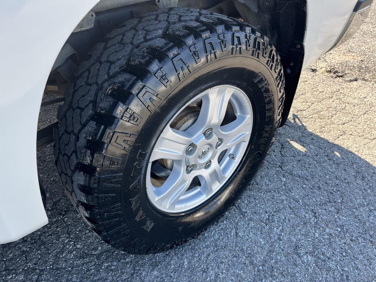 Toyota Tundra 4WD Truck CrewMax 5.7L V8 6-Spd AT LTD (Natl) 2008