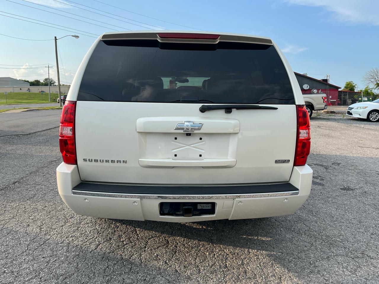 Chevrolet Suburban 2WD 4dr 1500 LTZ 2011