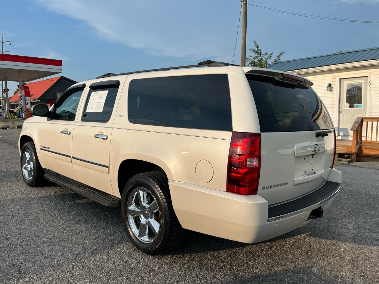 Chevrolet Suburban 2WD 4dr 1500 LTZ 2011