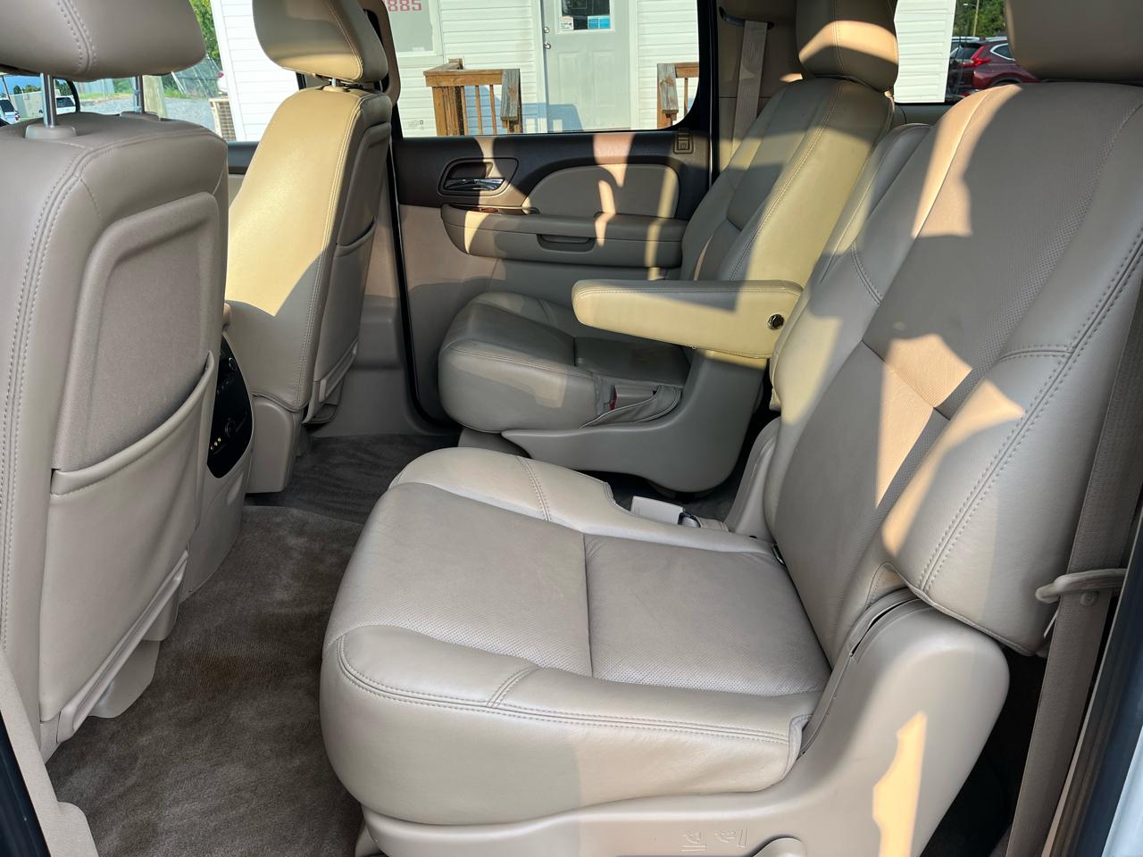Chevrolet Suburban 2WD 4dr 1500 LTZ 2011