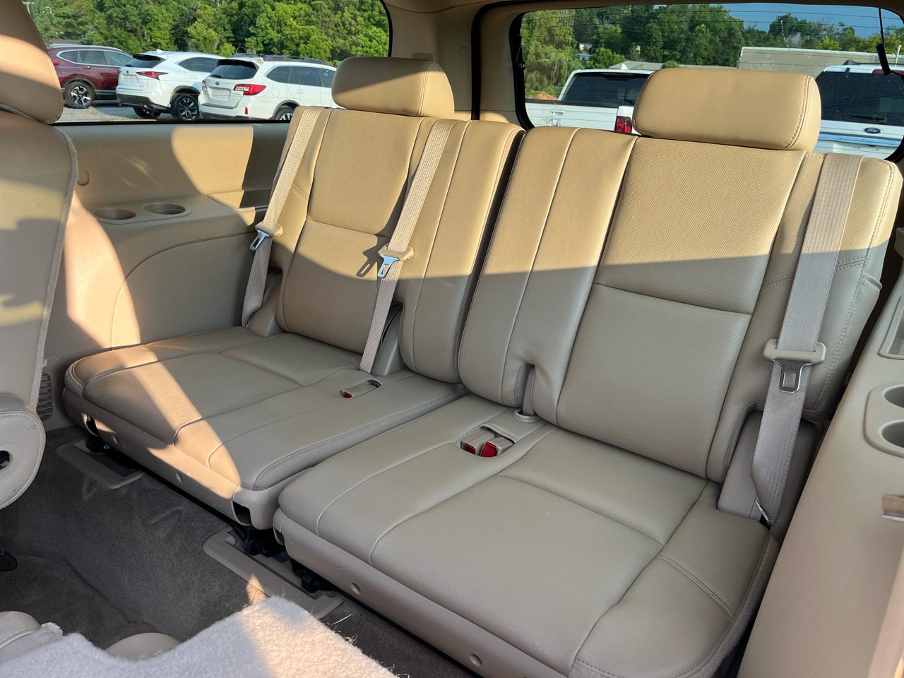 Chevrolet Suburban 2WD 4dr 1500 LTZ 2011