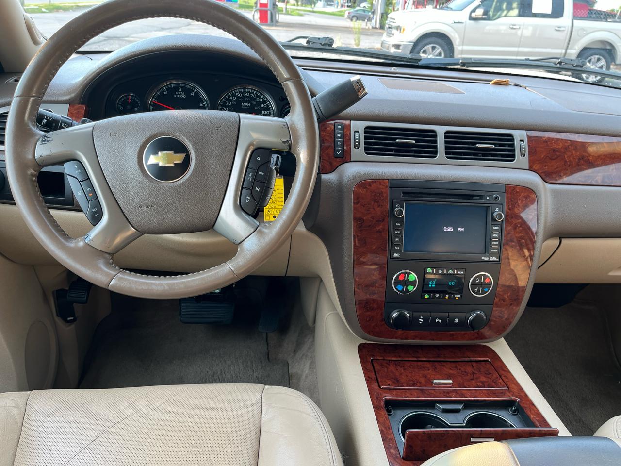 Chevrolet Suburban 2WD 4dr 1500 LTZ 2011