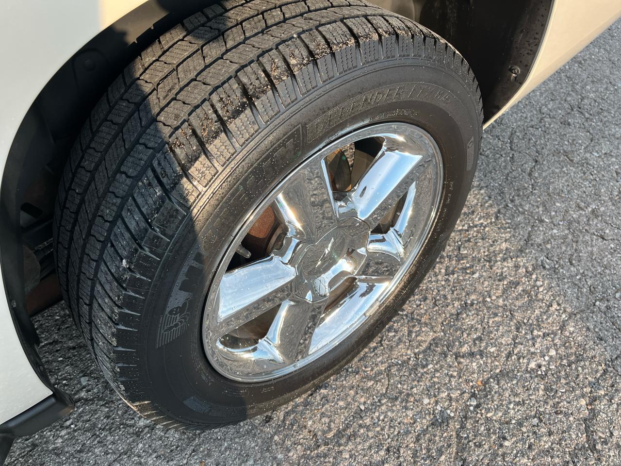 Chevrolet Suburban 2WD 4dr 1500 LTZ 2011