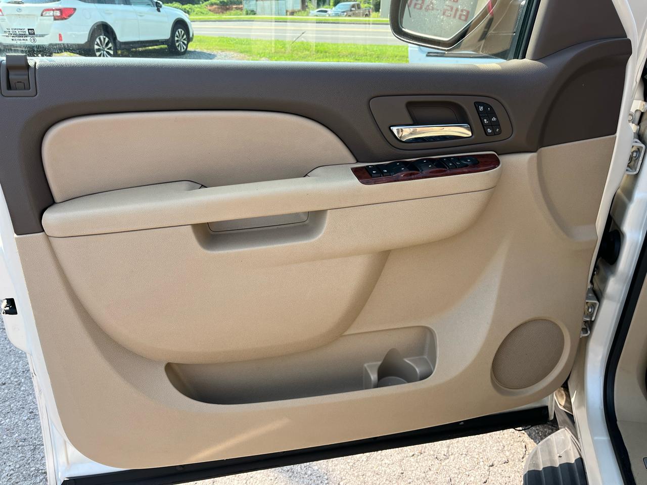 Chevrolet Suburban 2WD 4dr 1500 LTZ 2011