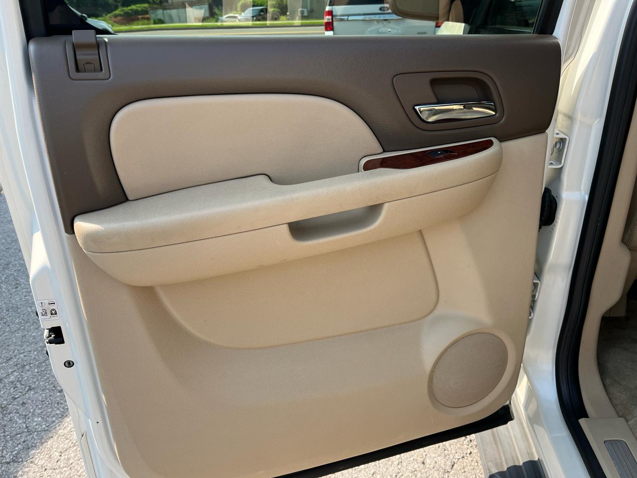Chevrolet Suburban 2WD 4dr 1500 LTZ 2011