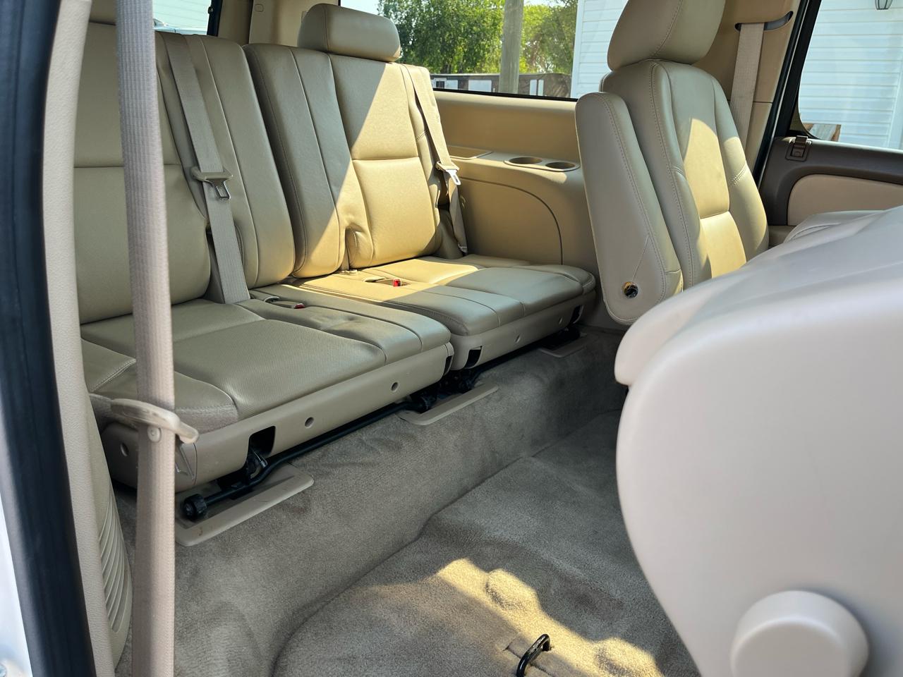 Chevrolet Suburban 2WD 4dr 1500 LTZ 2011