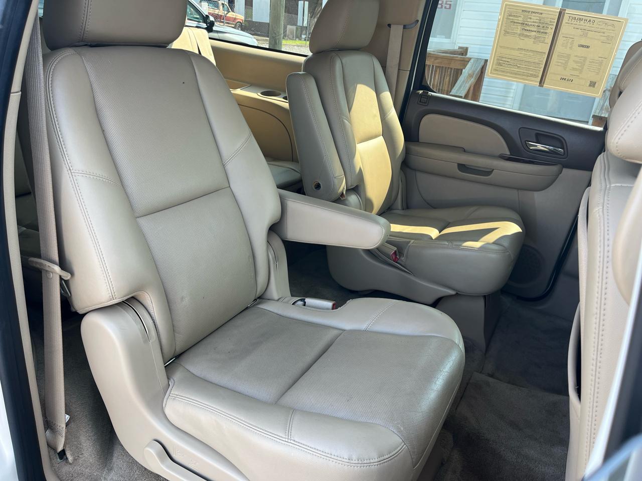 Chevrolet Suburban 2WD 4dr 1500 LTZ 2011