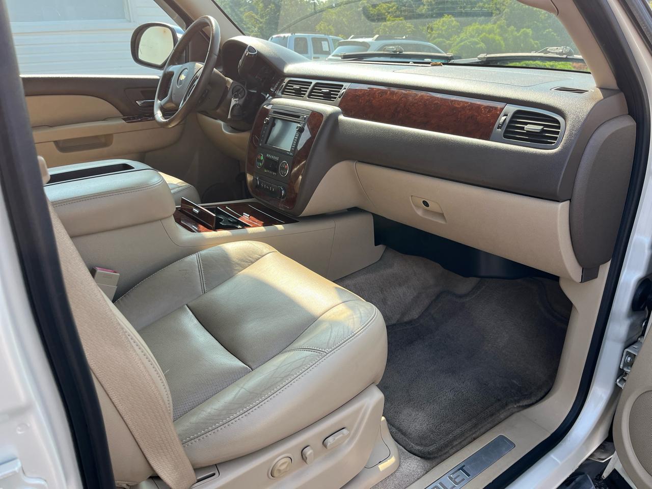 Chevrolet Suburban 2WD 4dr 1500 LTZ 2011