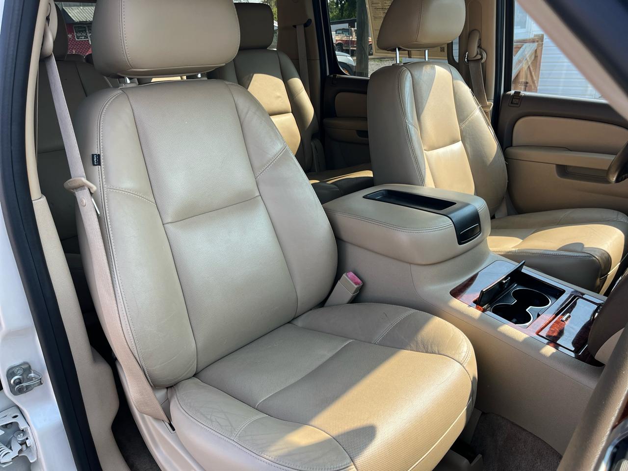 Chevrolet Suburban 2WD 4dr 1500 LTZ 2011