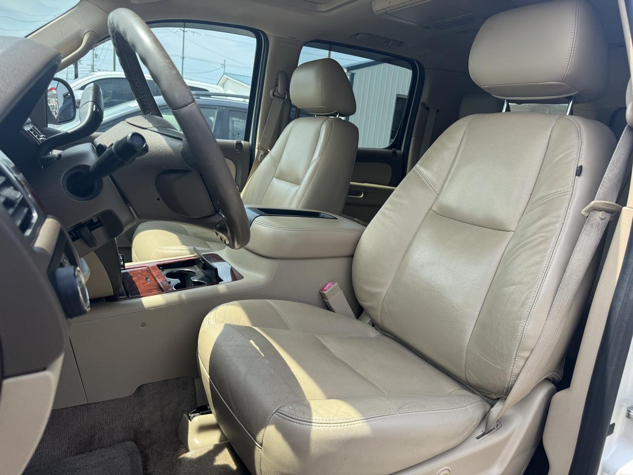 Chevrolet Suburban 2WD 4dr 1500 LTZ 2011