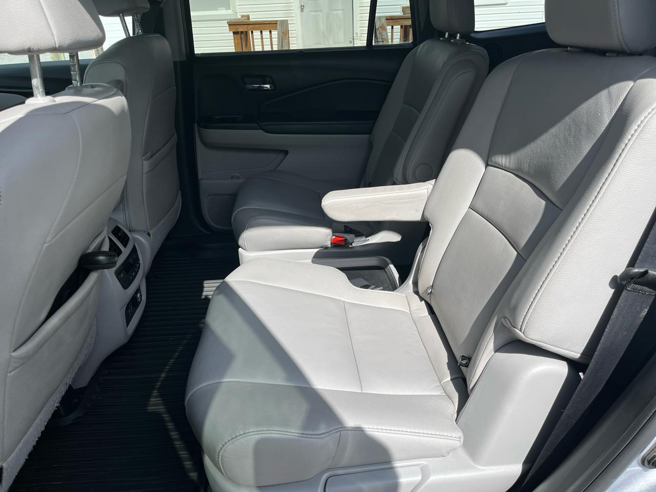 Honda Pilot Touring 7-Passenger 2WD 2021