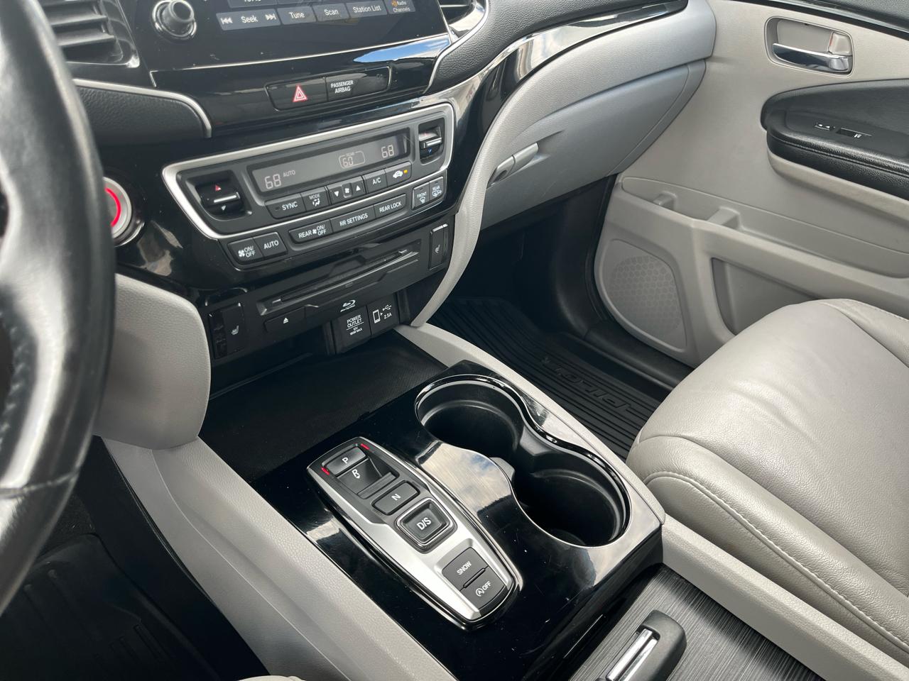 Honda Pilot Touring 7-Passenger 2WD 2021