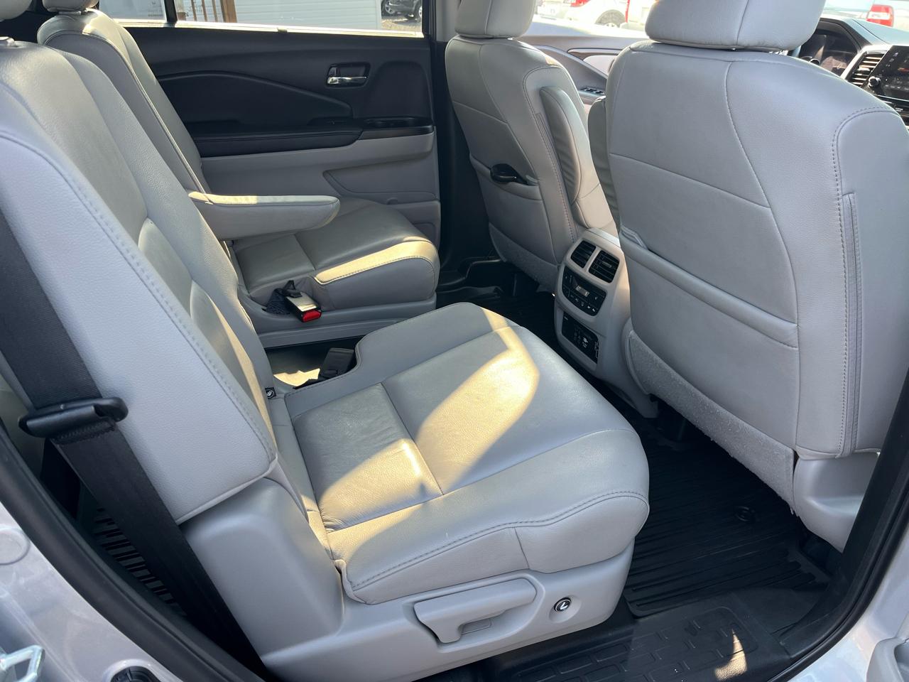 Honda Pilot Touring 7-Passenger 2WD 2021