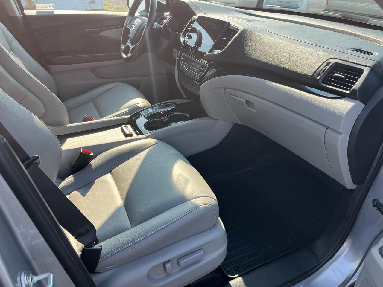 Honda Pilot Touring 7-Passenger 2WD 2021