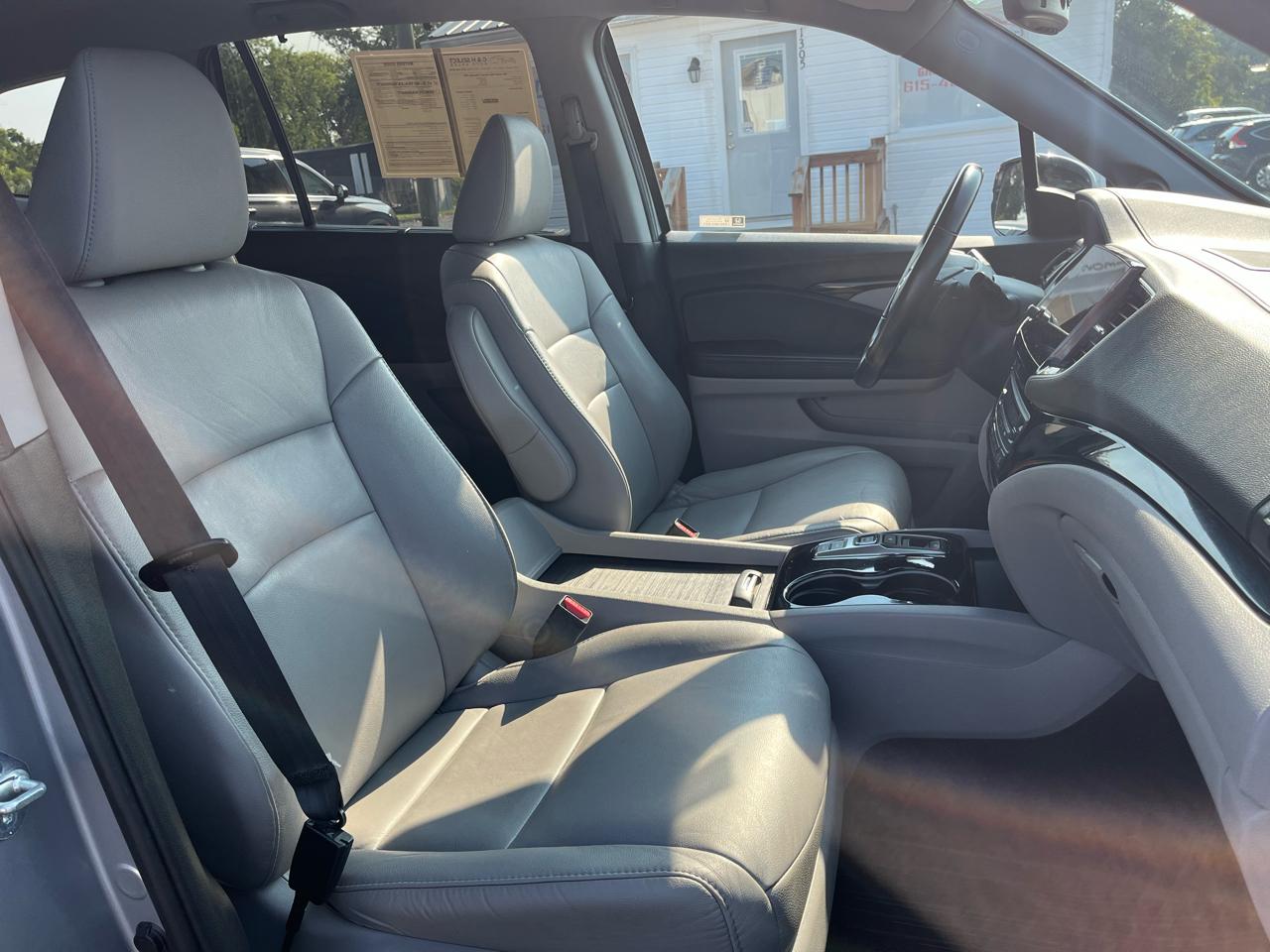Honda Pilot Touring 7-Passenger 2WD 2021