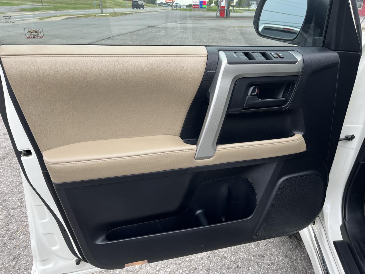 Toyota 4Runner RWD 4dr V6 Limited (Natl) 2011