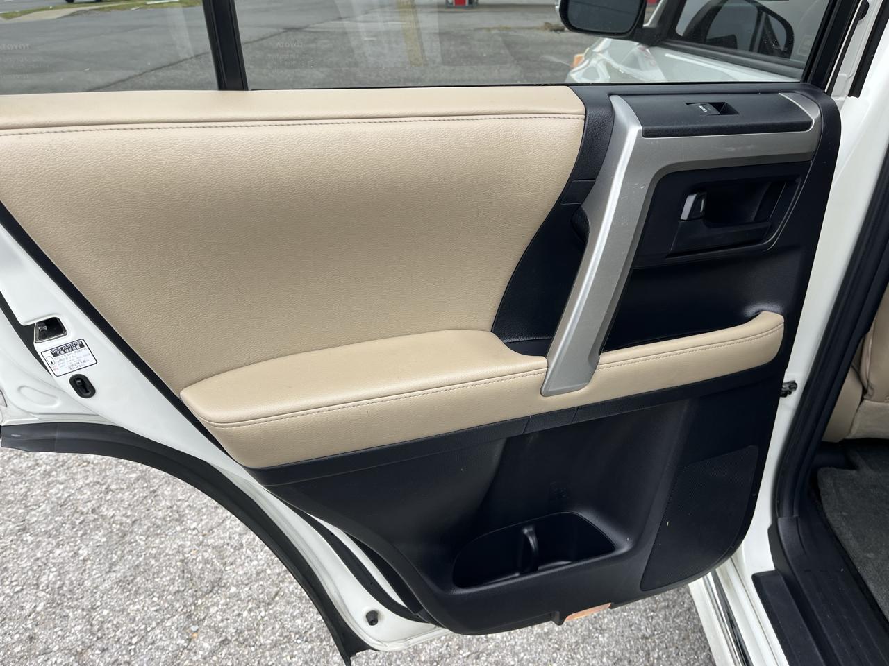 Toyota 4Runner RWD 4dr V6 Limited (Natl) 2011