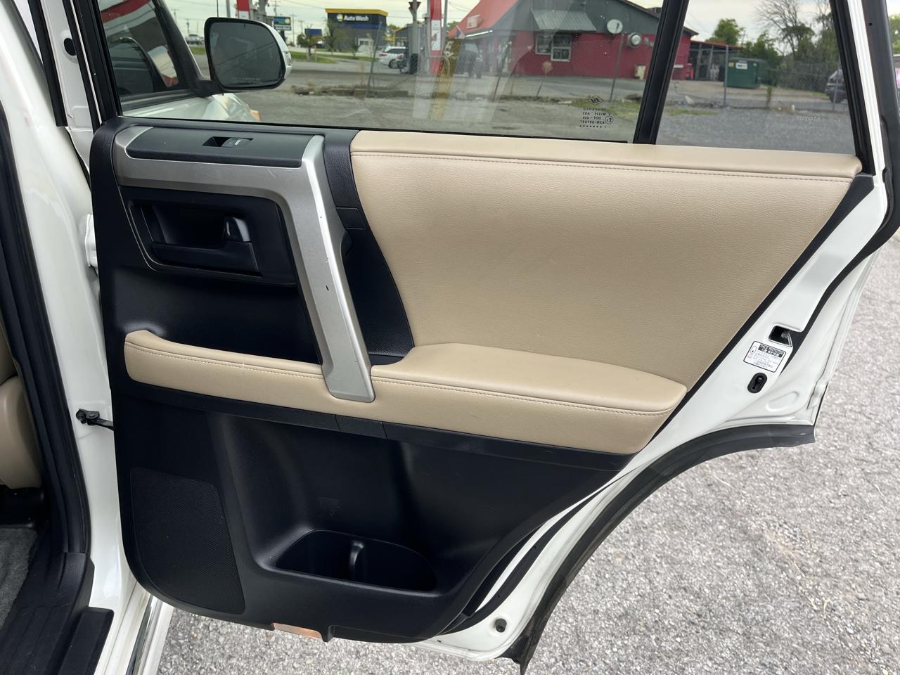 Toyota 4Runner RWD 4dr V6 Limited (Natl) 2011