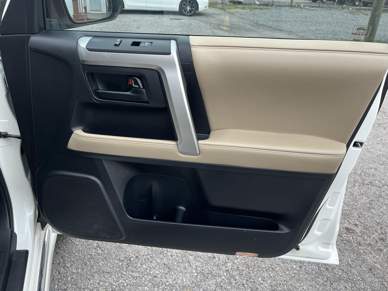 Toyota 4Runner RWD 4dr V6 Limited (Natl) 2011