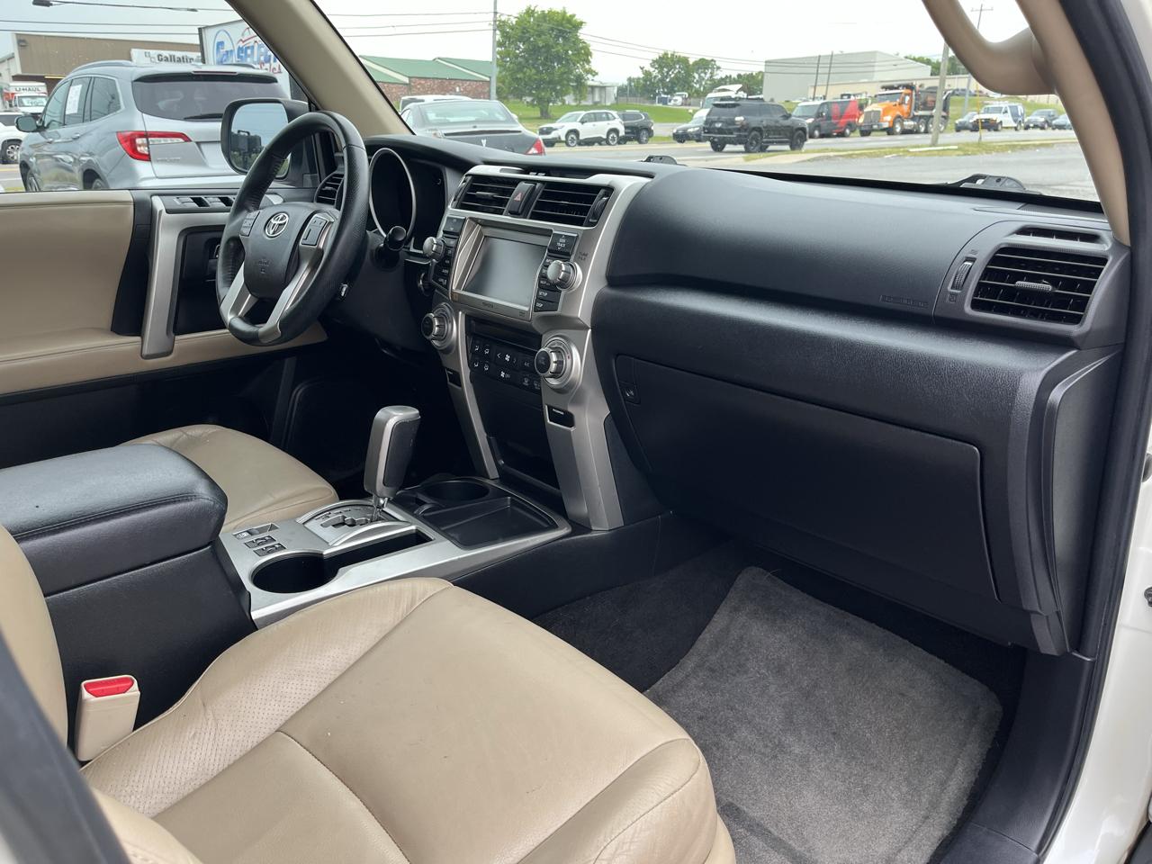 Toyota 4Runner RWD 4dr V6 Limited (Natl) 2011