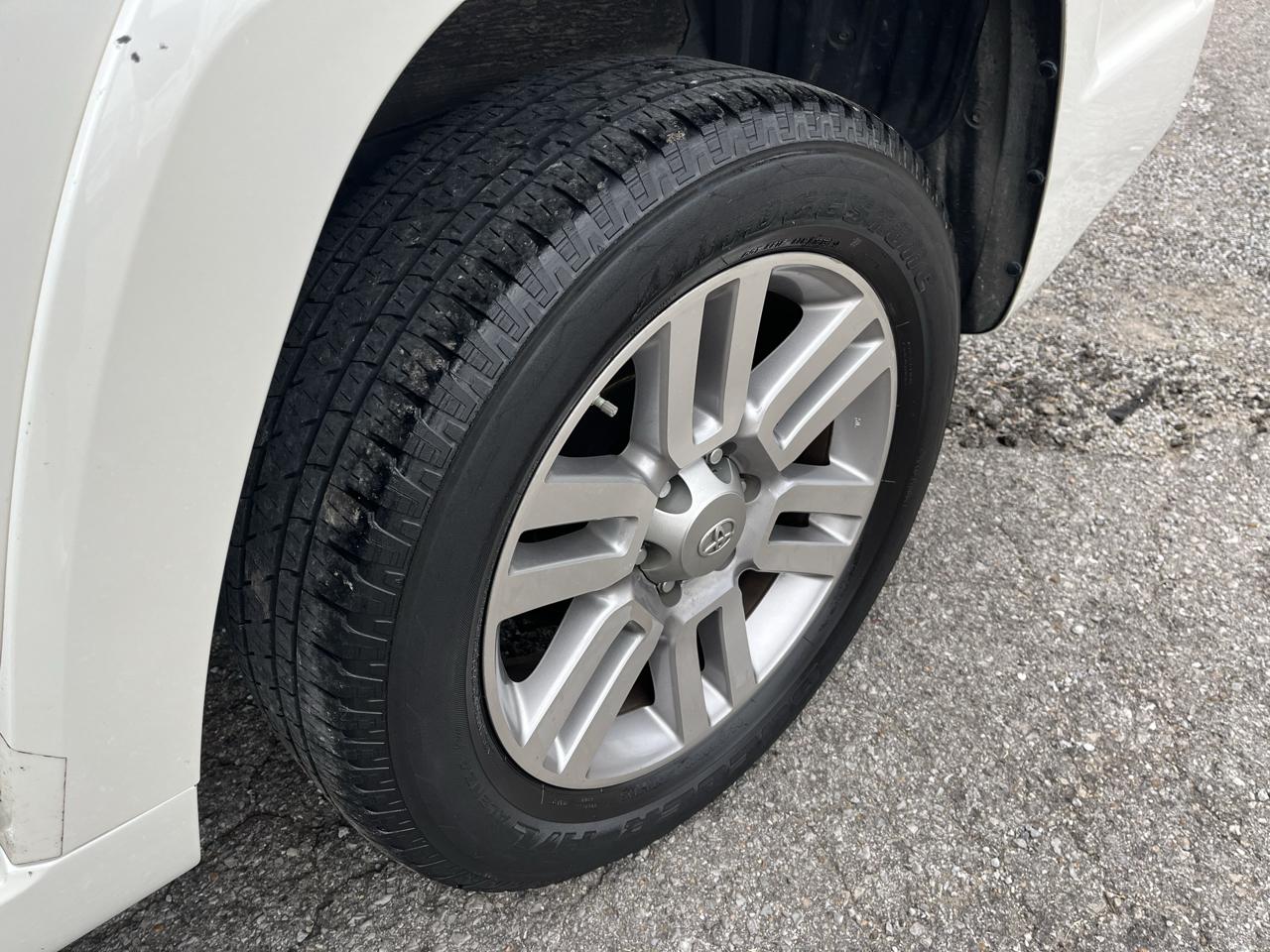 Toyota 4Runner RWD 4dr V6 Limited (Natl) 2011