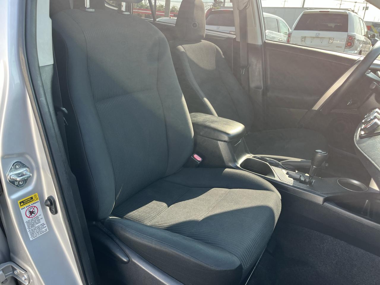 Toyota RAV4 FWD 4dr LE (Natl) 2014